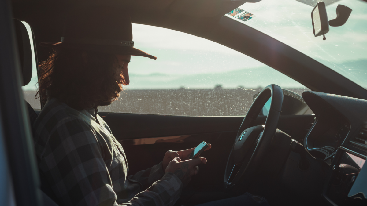 What are the distracted driving laws in Michigan?