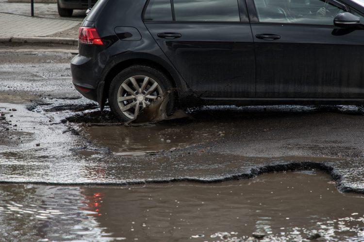 What Detroit Drivers Should Know About Pothole Damage